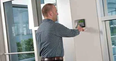 East Pittsburgh Locksmith Service East Pittsburgh, PA 412-533-9174 - Comm-Locksmith-key